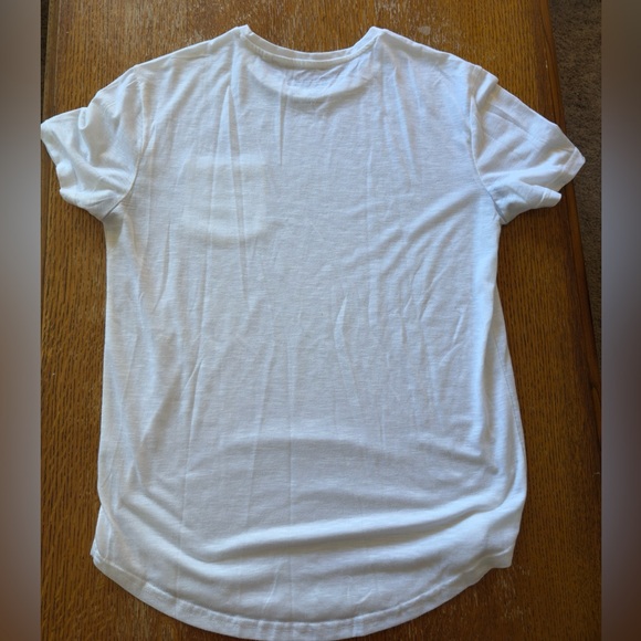 Guess Polyester Short Sleeve T-Shirts. Size Small. 4 colors. Used. Modern Cut. - Picture 5 of 8